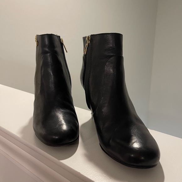 Tory Burch Black Wedge Booties (W7.5) - Picture 7 of 7